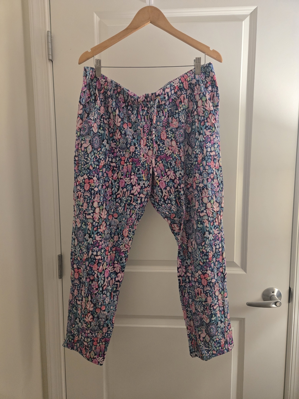 Lilly Pulitzer Emora Knit Pants in the Low Tide Navy Jewely print XL